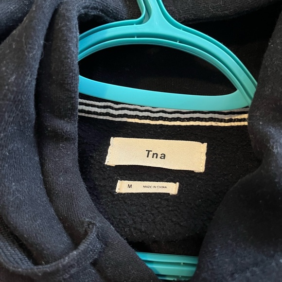 Aritzia TNA Baltic Hoodie with kangaroo pouch in black medium size - Picture 2 of 4